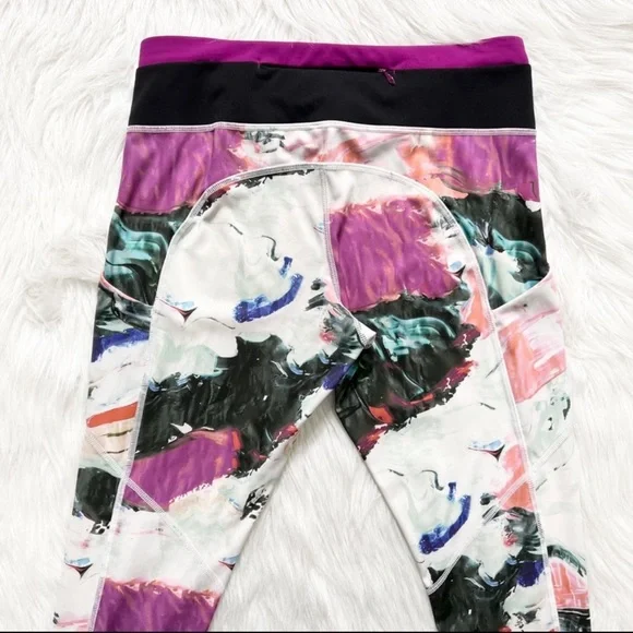 SOLD-Lululemon Printed Fuchsia and Black Watercolor Athletic Running Leggings - Picture 5 of 12